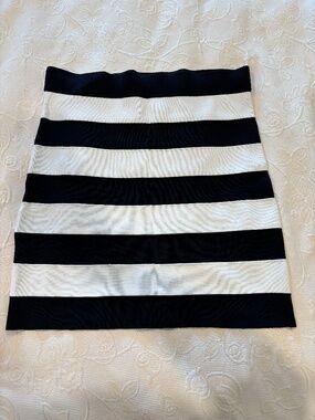 NWOT Tristan Heavy Bandage Knit Striped Bodycon Skirt Black White Size M